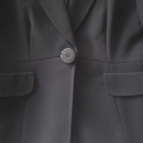 Tahari blazer - 4P - Picture 4 of 8